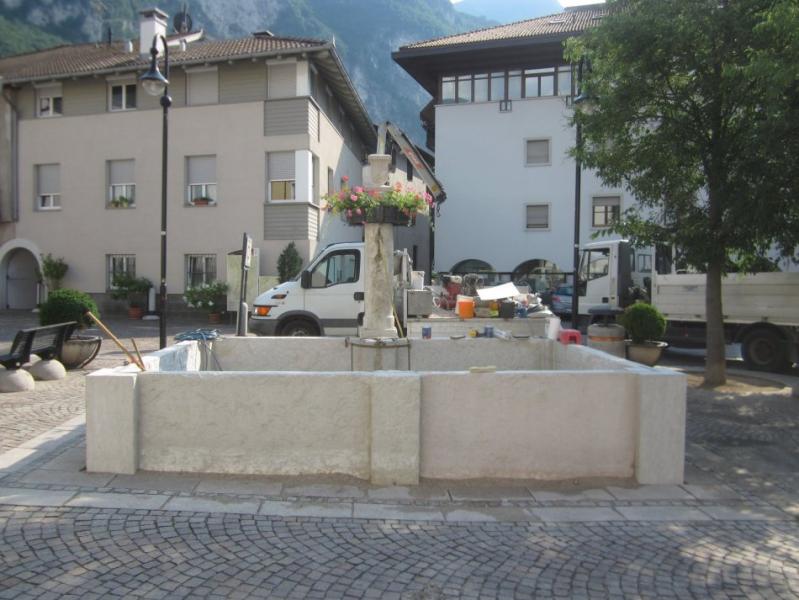 img-restaurierungen-jacob-dorfbrunnen-restaurierung-kalkstein-fontana-pietra-calcarea-02-950