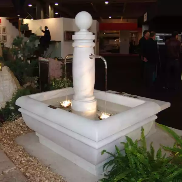 Fontana marmo bianco di Lasa - Lunghezza: ca. 140 cm | Larghezza: ca. 105 cm | Altezza: ca.60/ 135 cm