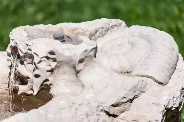 Wasserspiel - Gartenbrunnen aus Naturstein