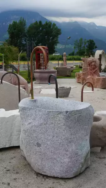 Gartenbrunnen aus Brixner Granifindling