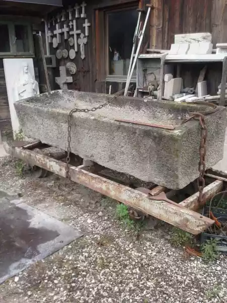 Antica vasca in porfido del Val Sarentino di grandi dimensioni - Misura ca. 255 x 75 x alt 52 cm