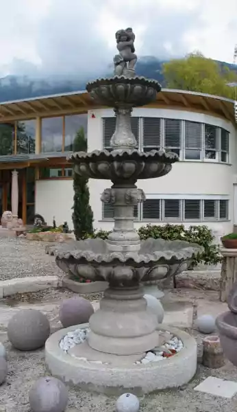 Antica classica fontana a tre vasche - Misure: ca. ø 135 cm x alt. 330 cm