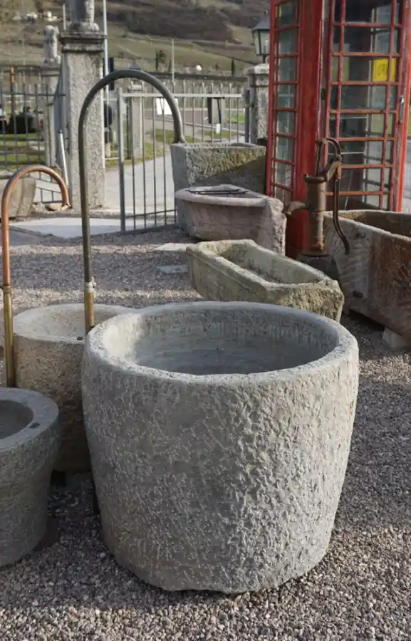 Historischer runder Brunnen