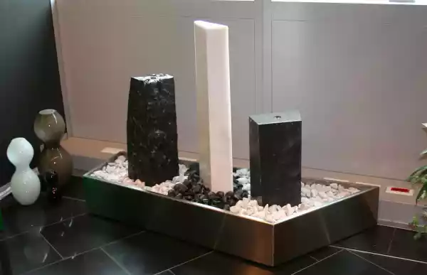 Wasserspiel aus Naturstein für's Büro - Breite: ca. 160  cm | Tiefe: ca. 100  cm | Höhe: ca. 60 cm